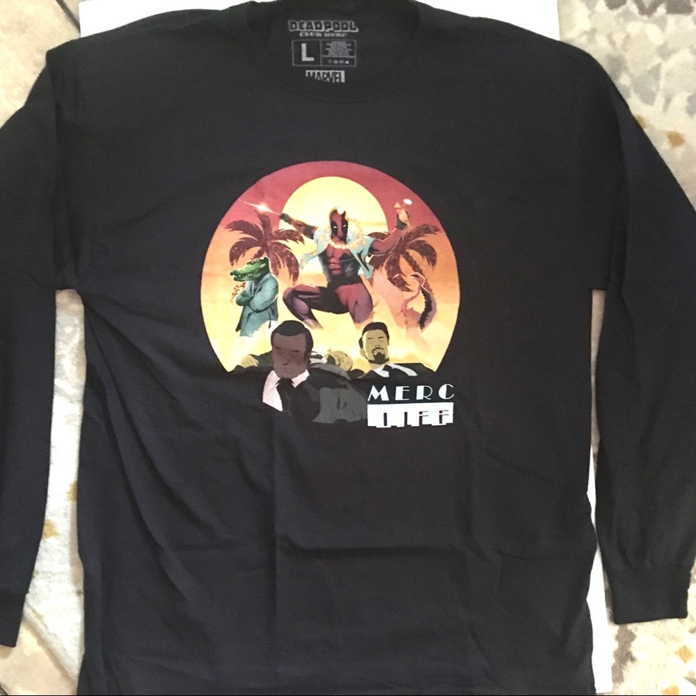 Deadpool graphic tee shirt size LARGE. Long sleeve